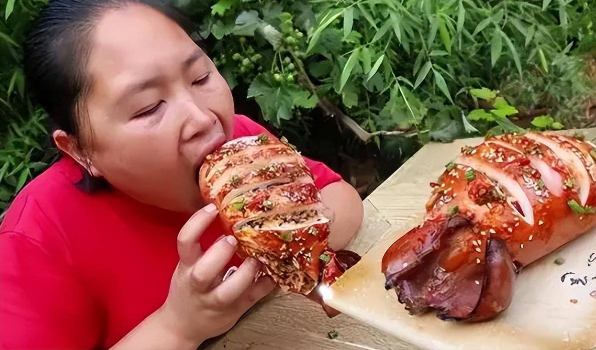 Mukbang bất chấp, người phụ nữ 33 tuổi trông như bà cô 60 tuổi - 2