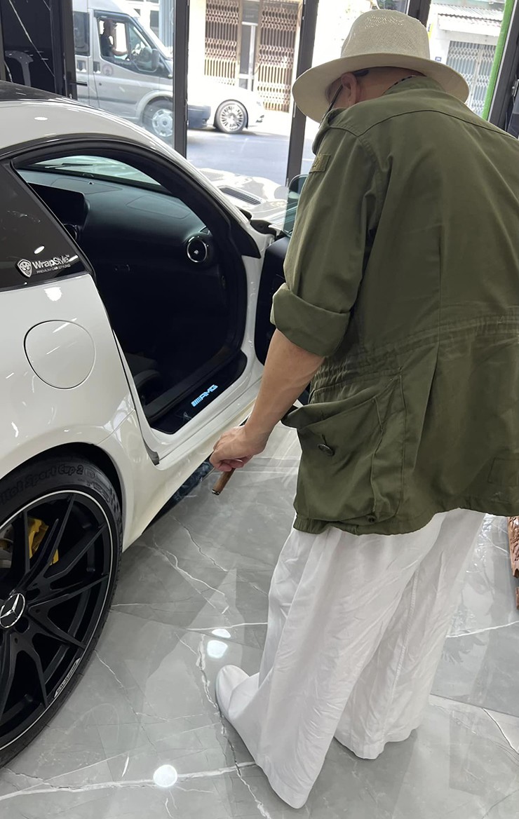 Qua Vũ "chốt đơn" Mercedes-AMG GT R hơn 11 tỷ đồng chỉ sau vài phút xem xe - 2