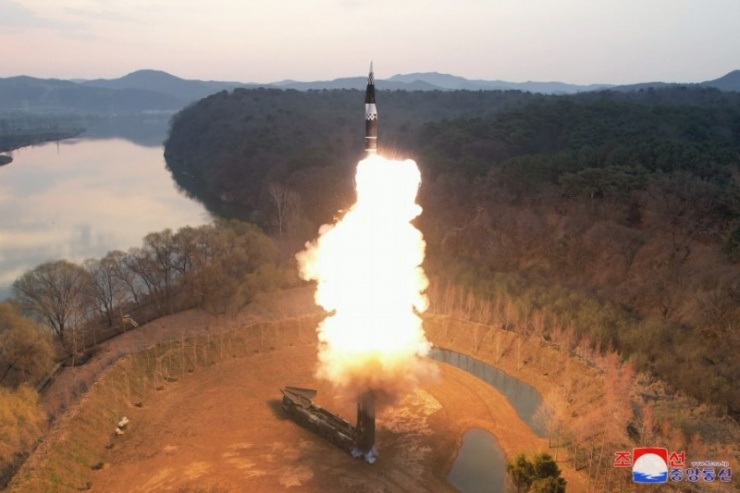 Đây là vụ phóng tên lửa đạn đạo thứ ba của Triều Tiên trong năm nay. Ảnh: KCNA