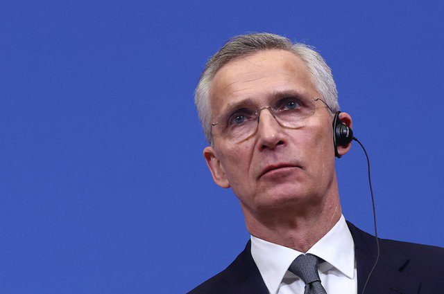 Tổng Thư ký NATO Jens Stoltenberg đã đề xuất gói viện trợ quân sự trị giá 107 tỉ USD trong 5 năm cho Ukraine. Ảnh: Reuters