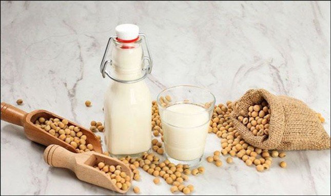 Sữa đậu nành được coi là ‘thần dược tăng vòng một' nhưng uống nhiều lại gây tác dụng phụ không ngờ tới - 1