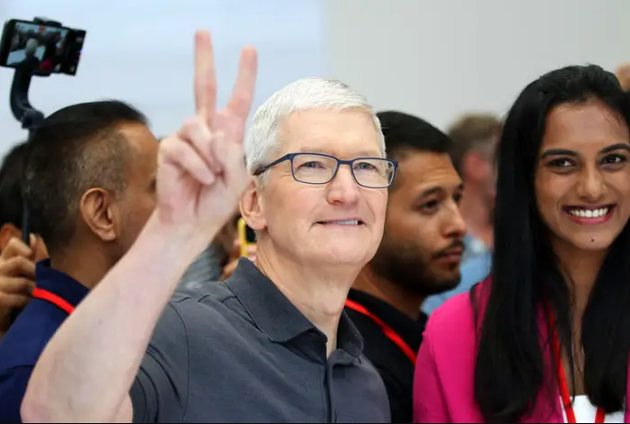 CEO Apple - Tim Cook.