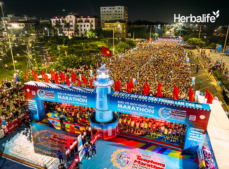 Tiền Phong Marathon là sân chơi cho cả VĐV chuyên nghiệp và cả những người đam mê thể thao. Nguồn: Herbalife Việt Nam