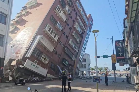 Một tòa nhà bị hư hại nghiêm trọng ở Đài Loan. Ảnh: TVBS