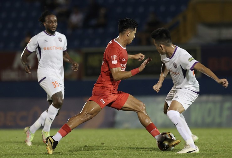 Trực tiếp bóng đá Bình Dương - Thể Công Viettel: Căng thẳng cuối trận (V-League) (Hết giờ) - 6