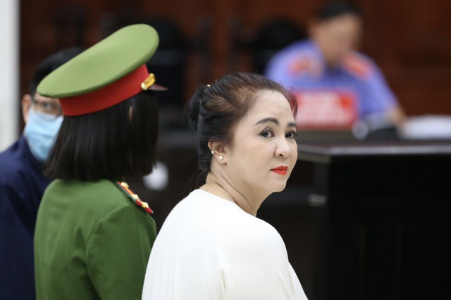 Hình ảnh bà Nguyễn Phương Hằng tại tòa sáng nay - 4