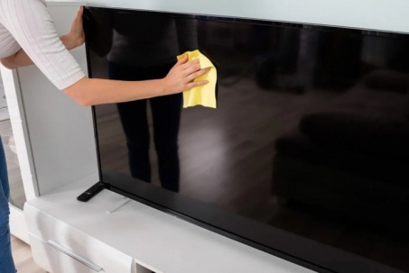 Cách vệ sinh tivi màn hình phẳng hiệu quả, giữ độ bền lâu