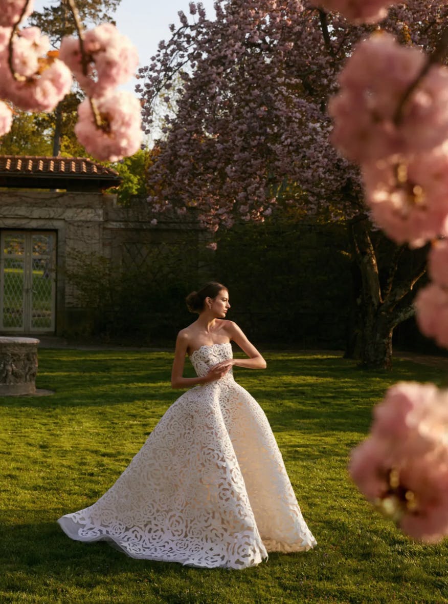 Những chiếc váy cô dâu đẹp tuyệt mỹ cho mùa cưới Xuân 2024 - 3