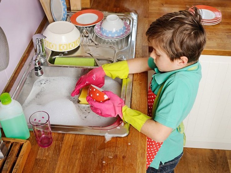Trẻ nên bắt đầu làm việc nhà từ lúc mấy tuổi và có thể làm được những gì? - 2