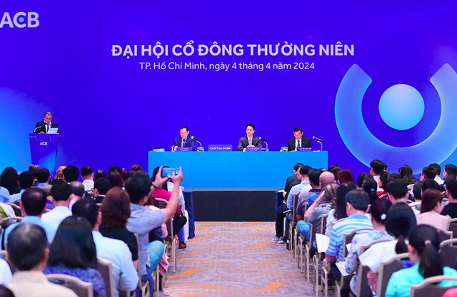 Những ngân hàng đầu tiên tổ chức đại hội cổ đông trong năm nay gồm ACB, VIB, Nam A Bank đã thông qua kế hoạch chia cổ tức với tỉ lệ cao.