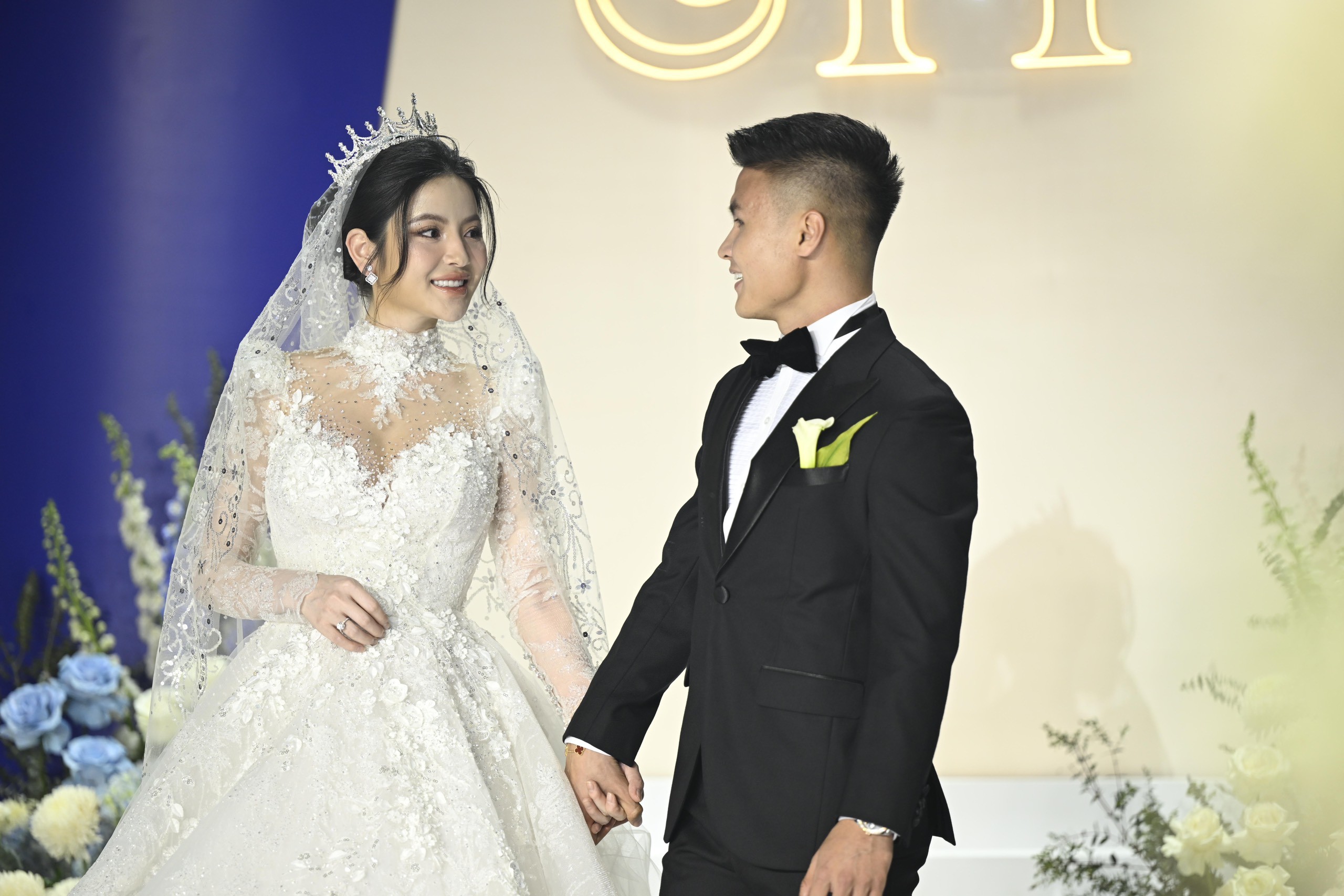 Quang Hải và cô dâu Chu Thanh Huyền trong tiệc cưới tối ngày 28/3