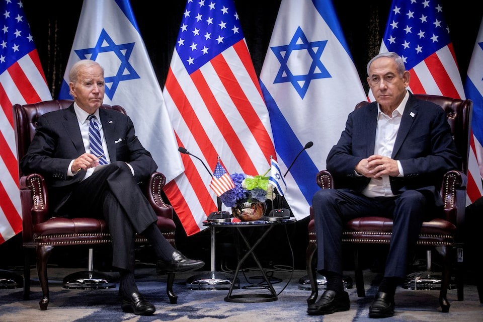 Ông Biden (trái)&nbsp;và ông Netanyahu trong một cuộc gặp năm 2023. Ảnh: Reuters