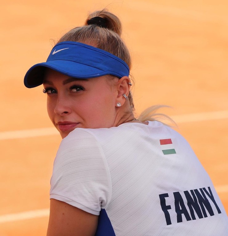 "Sharapova của Hungary" đẹp hút hồn fan, háo hức bước vào mùa giải sân đất nện - 2