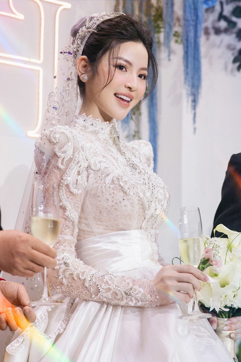 Đám cưới Quang Hải - Chu Thanh Huyền: Cô dâu thay 2 váy cưới, chú rể bảnh bao, lịch lãm - 4
