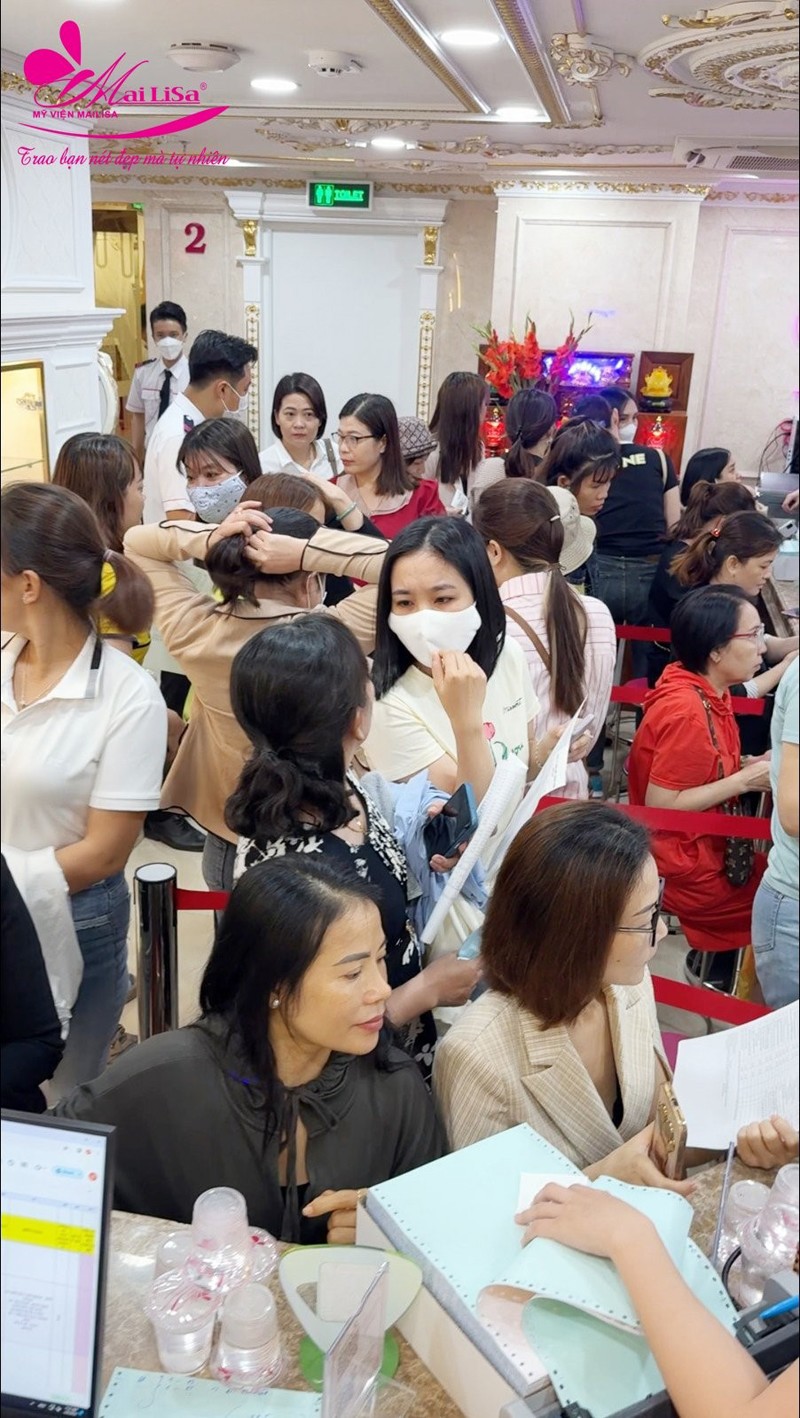 Khách đông như trẩy hội tại Mailisa Nha Trang vào buổi sáng khai trương