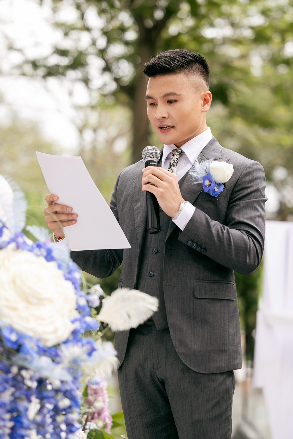 Đám cưới Quang Hải - Chu Thanh Huyền: Cô dâu thay 2 váy cưới, chú rể bảnh bao, lịch lãm - 16