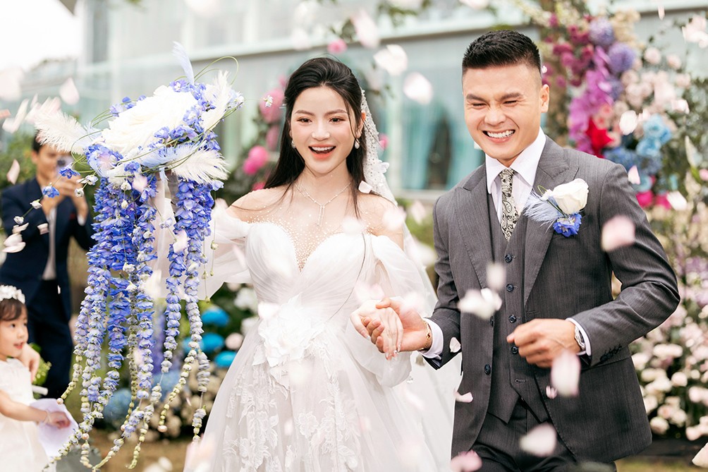 Đám cưới Quang Hải - Chu Thanh Huyền: Cô dâu thay 2 váy cưới, chú rể bảnh bao, lịch lãm - 20