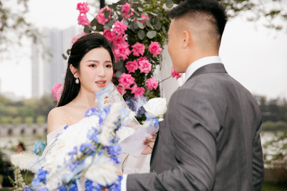 Đám cưới Quang Hải - Chu Thanh Huyền: Cô dâu thay 2 váy cưới, chú rể bảnh bao, lịch lãm - 14
