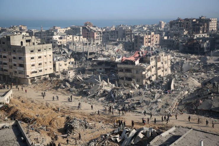 Khu vực bị phá hủy xung quanh bệnh viện Al-Shifa. Ảnh: AFP