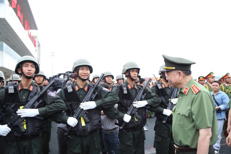 Bộ trưởng Tô Lâm thị sát tổng duyệt Ngày Truyền thống Cảnh sát Cơ động - 4