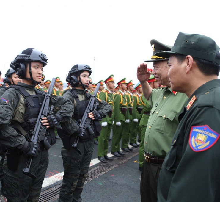 Bộ trưởng Tô Lâm thị sát tổng duyệt Ngày Truyền thống Cảnh sát Cơ động - 8