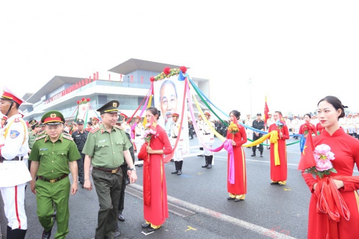 Bộ trưởng Tô Lâm thị sát tổng duyệt Ngày Truyền thống Cảnh sát Cơ động - 6