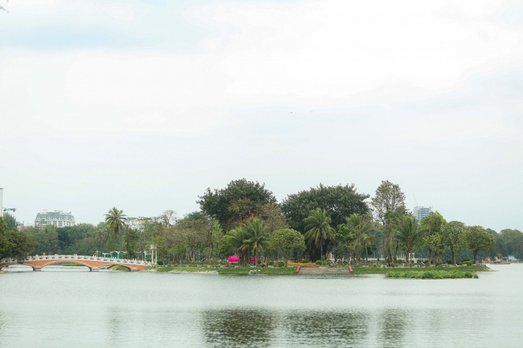 Theo đó, hiện công viên Thủ Lệ, Thống Nhất, Bách Thảo đã được HĐND TP Hà Nội phê duyệt chủ trương đầu tư cải tạo với 900 tỉ đồng