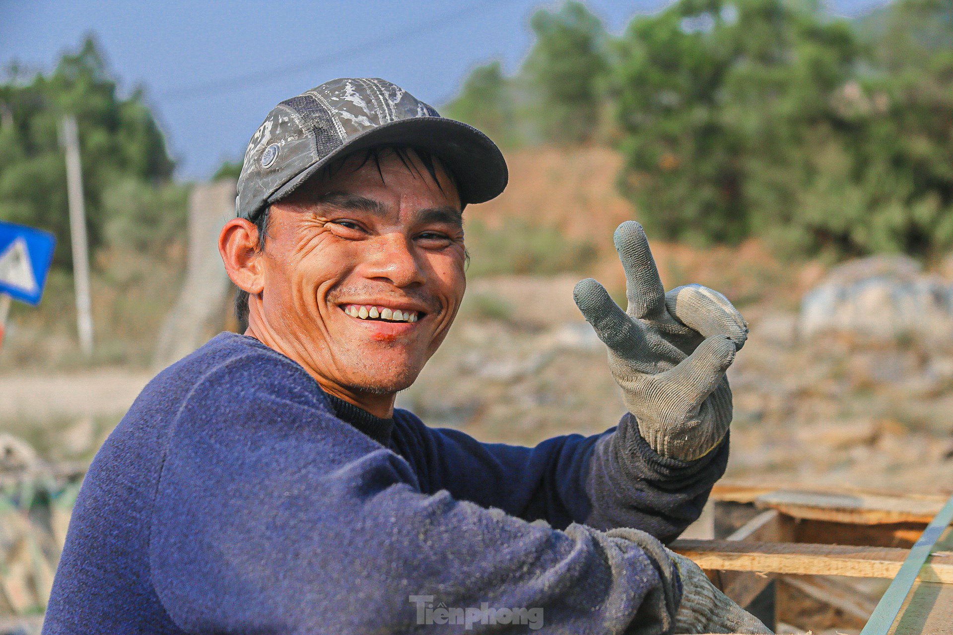 Người dân làng đá chẻ lớn nhất Đà Nẵng oằn mình mưu sinh dưới nắng nóng 40 độ - 14