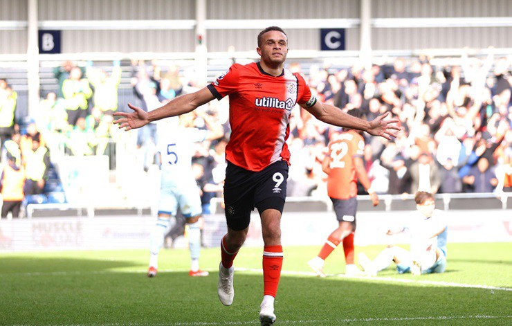 Carlton Morris tỏa sáng giúp&nbsp;Luton Town lội ngược dòng trước&nbsp;Bournemouth