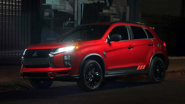 8. Mitsubishi Outlander Sport có giá niêm yết 25.140 USD (627,62 triệu đồng). Xe có hệ thống đèn chiếu sáng LED, màn hình cảm ứng nhỏ 7.0-inch, nhiều trang bị hỗ trợ lái xe và có động cơ 2.0L, cho công suất tối đa 148 mã lực.