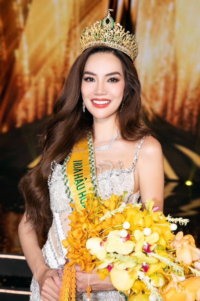 Lê Hoàng Phương trên sân khấu đăng quang Miss Grand Vietnam 2023. Ảnh: Kiếng Cận