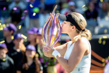 Nghịch lý "đóa hoa nở muộn" tennis: Vô địch 2 giải liên tiếp khi sắp giải nghệ