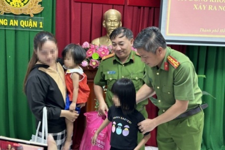 Mẹ của bé gái mất tích ở phố đi bộ Nguyễn Huệ: "Tìm thấy 2 con, tôi vui mừng khôn xiết"