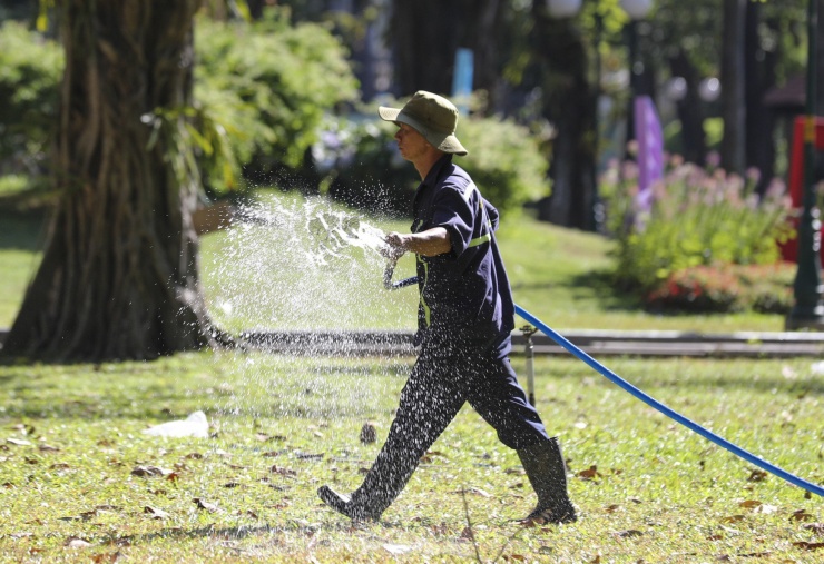 Số ngày nắng nóng và nhiệt độ cao nhất trung bình trong các tháng nắng nóng cao hơn trung bình nhiều năm.