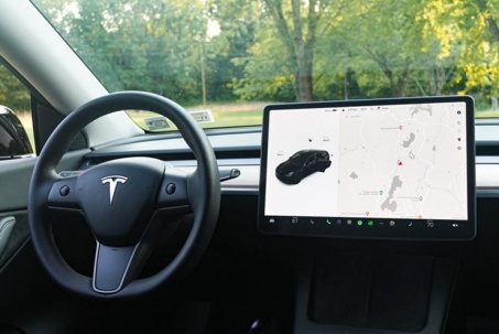 Kỹ sư Apple qua đời vì tính năng xe tự lái, Tesla giải quyết ra sao?