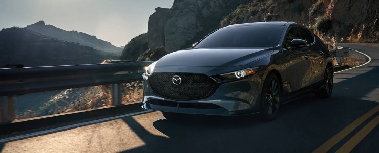 8. 2024 Mazda 3 đạt điểm đánh giá hoạt động tin cậy từ Consumer Reports là 74/100. Mẫu xe này có giá khởi điểm quốc tế là 24.170 USD (603 triệu đồng). Xe có cả tùy chọn loại sedan và hatchback. Nội và ngoại thất của Mazda 3 đều đem lại cảm giác cao cấp.