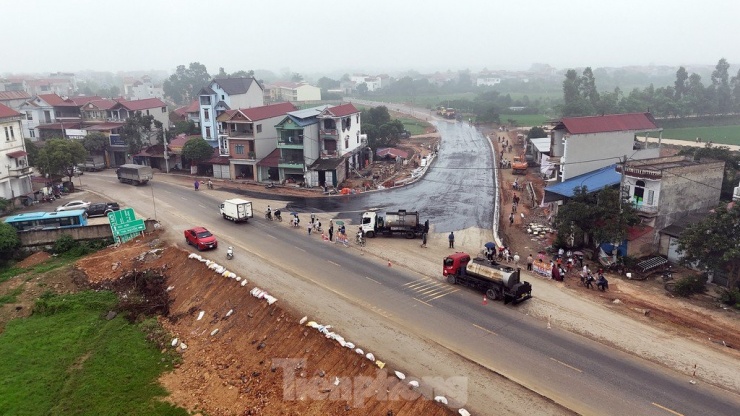 Bên cạnh đó còn đồng thời tạo cơ hội thu hút đầu tư cho hai địa phương đôi bờ sông Cầu.