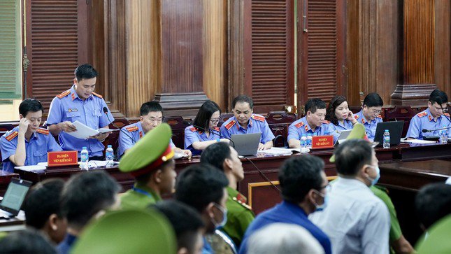 Đại diện Viện Kiểm sát tại phiên tòa bảo lưu quan điểm tử hình bà Trương Mỹ Lan. Ảnh: Duy Anh.