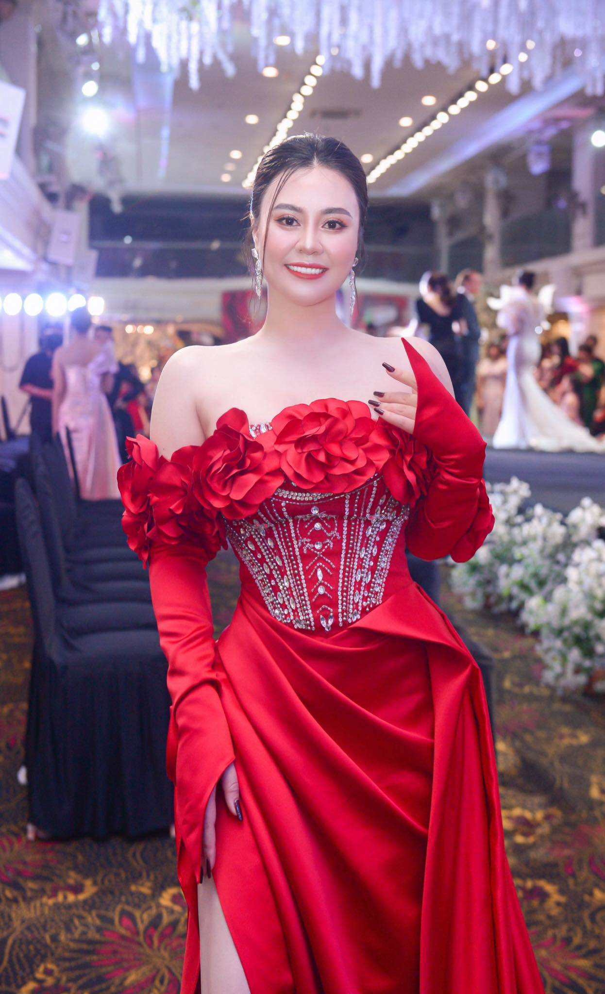 Hoa hậu Phan Kim Oanh lộng lẫy sánh đôi "chủ động thiên thai" Nguyễn Hải - 3