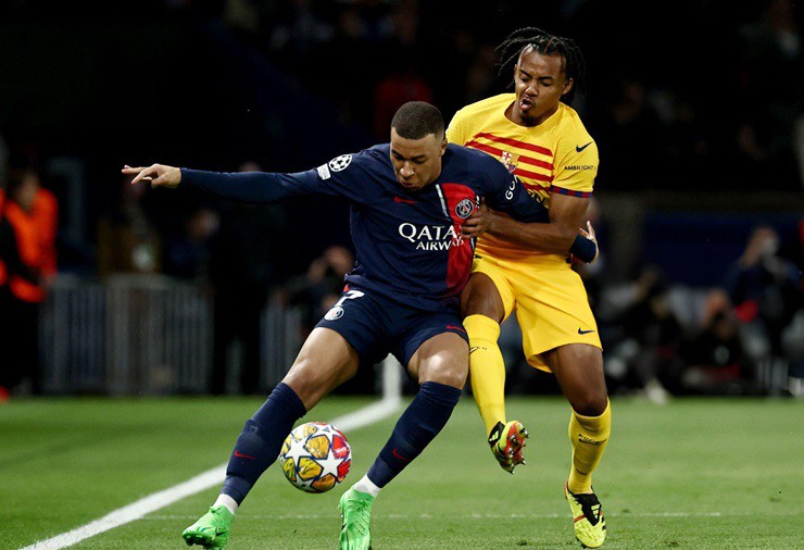 Mbappe gây thất vọng trong trận thua của PSG trước Barcelona