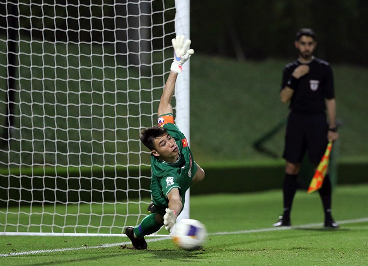 Quan Văn Chuẩn ở loạt sút luân lưu giữa U23 Việt Nam và U23 Jordan.