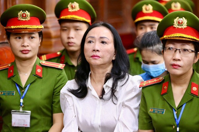 Bị cáo Trương Mỹ Lan tại phiên tòa sơ thẩm tại TP HCM. Ảnh: NLĐO