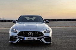 Mercedes-Benz nhận cọc mẫu xe hiệu suất cao AMG C63 SE tại Việt Nam