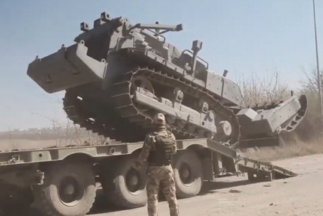 Stalker: Robot mới của Nga nặng 30 tấn chuyên rà phá bom mìn hiện đại thế nào?