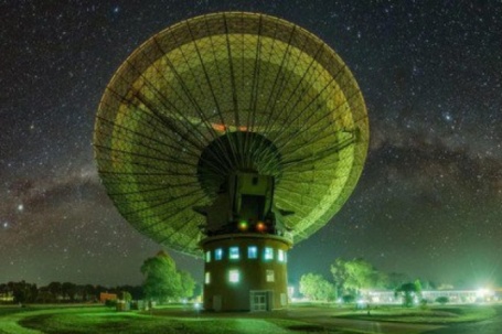 Đài thiên văn Úc bắt được tín hiệu vô tuyến dị thường nhất