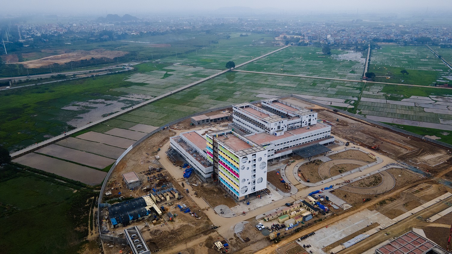 Toàn cảnh 2 bệnh viện nghìn tỷ sắp hoàn thành ở ngoại thành Hà Nội - 15