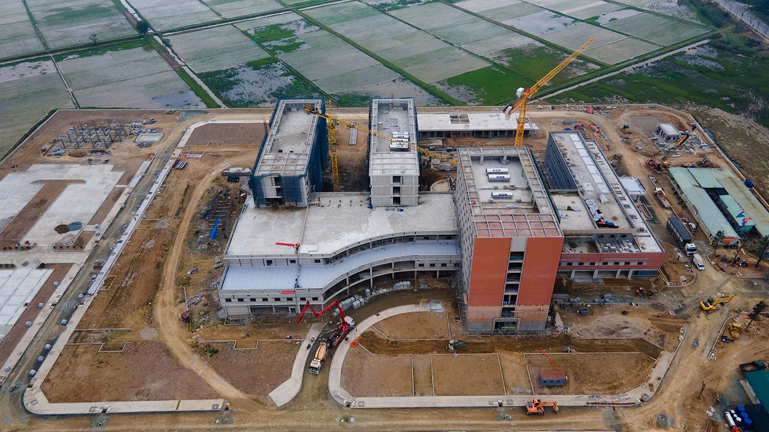 Toàn cảnh 2 bệnh viện nghìn tỷ sắp hoàn thành ở ngoại thành Hà Nội - 9