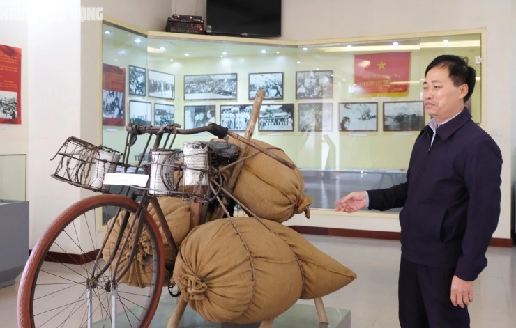 Ông Trịnh Đình Dương, Giám đốc Bảo tàng tỉnh Thanh Hóa, cho biết dù đã trải qua 70 năm, thế nhưng chiếc xe đạp thồ vẫn được bảo quản cận thận