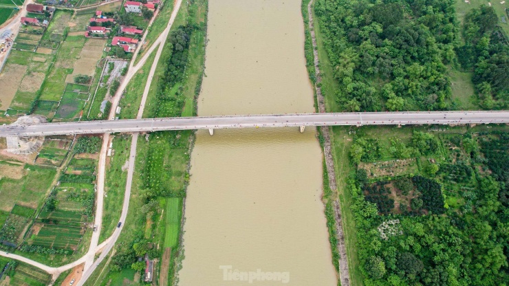Dự án phía tỉnh Bắc Giang được thực hiện từ năm 2017 và hoàn thành năm 2020. Riêng đoạn đường từ đầu cầu Xuân Cẩm (địa phận huyện Sóc Sơn) đến nút giao thông Bắc Phú của tuyến quốc lộ 3 mới sau khoảng 3 năm không có lối dẫn xuống.
