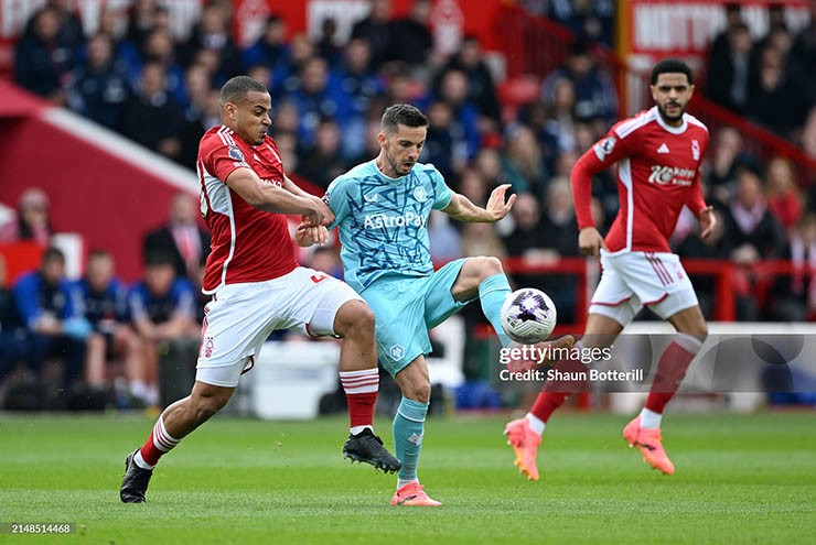 Trận đấu giữa Nottingham Forest và Wolverhampton diễn ra hấp dẫn